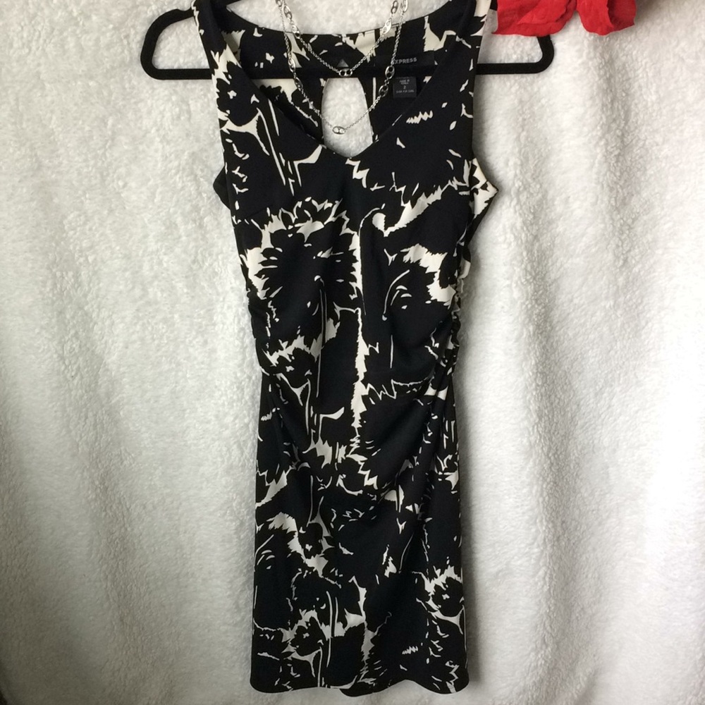 Express Black and White Floral Dress - Picture 3 of 7
